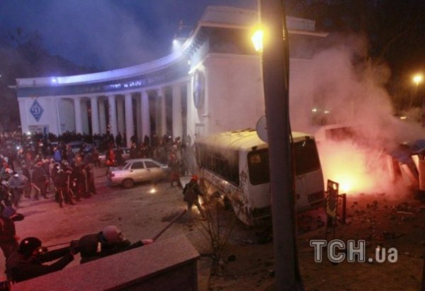 Бійки у Києві. ФОТО. ВІДЕО. НАЖИВО