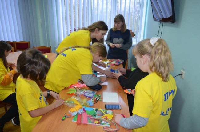 Луцькі дітлахи долучилися до акції «Тепла іграшка надії». ФОТО