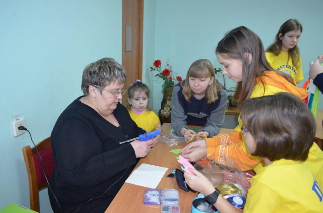 Луцькі дітлахи долучилися до акції «Тепла іграшка надії». ФОТО