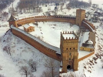 Оприлюднили неймовірне відео засніженого Луцького замку