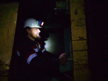 Ієрарх ПЦУ Олександр (Драбинко) спустився у волинську шахту. ФОТО