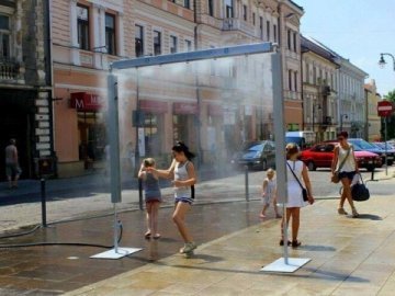 У Луцьку планують встановити на вулицях 6 водяних завіс 