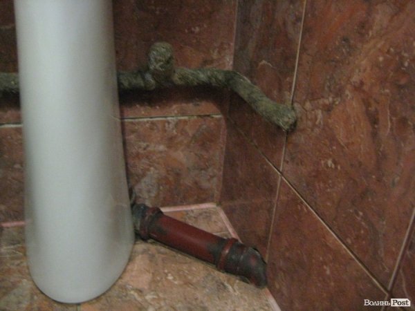 Політична кав’ярня, майже клуб. СМАЧНОГО ЛУЦЬКА!