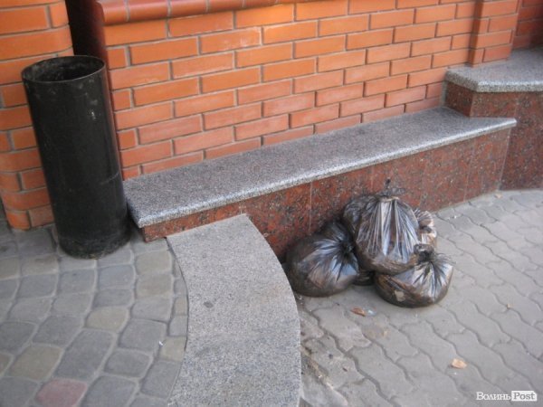 Політична кав’ярня, майже клуб. СМАЧНОГО ЛУЦЬКА!