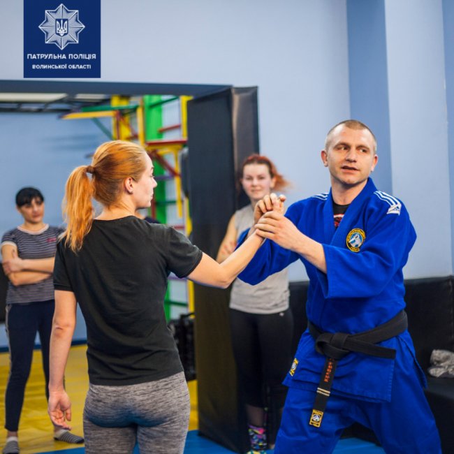 У Луцьку відновили курси із самооборони для жінок