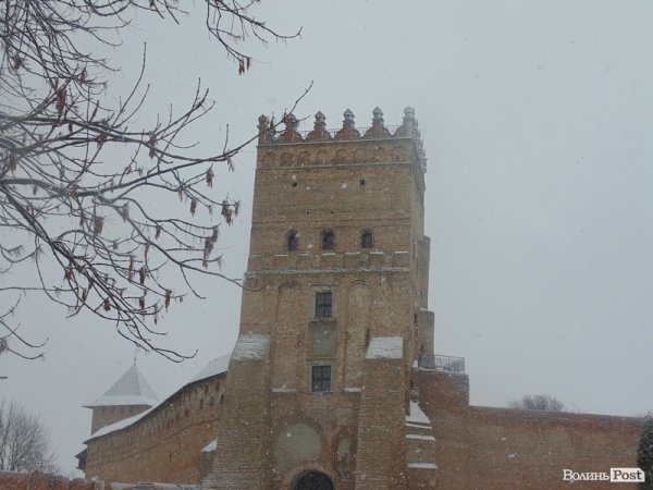 Луцьк засипає снігом. ФОТО