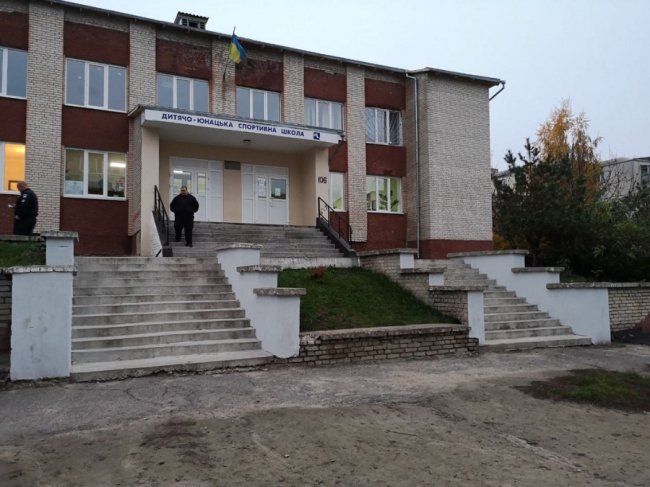 Нестача скриньки та відсутність пандусів на дільницях: як на Волині відбуваються вибори