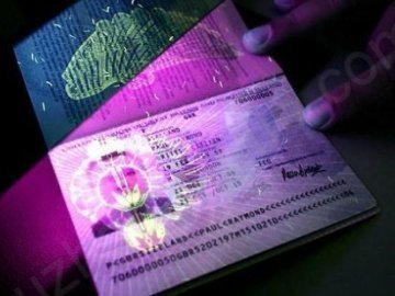 Українці з біометричними паспортами будуть їздити в ЄС без віз