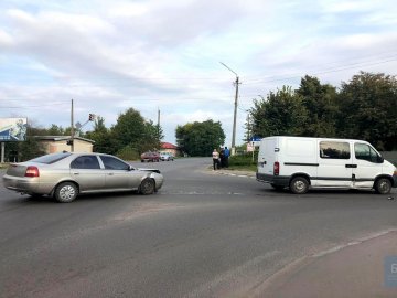 Аварія на Волині: бус Renault зіткнувся з легковиком. ФОТО
