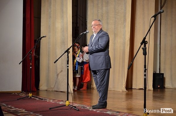 Мер Луцька вручив 139 медалей випускникам. ФОТО