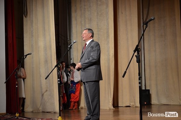 Мер Луцька вручив 139 медалей випускникам. ФОТО