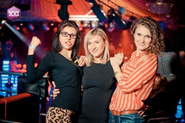 Фото з відкриття клубу «ХХІ століття»