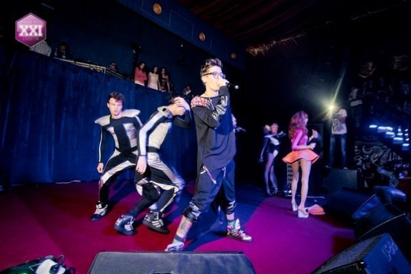 Фото з відкриття клубу «ХХІ століття»