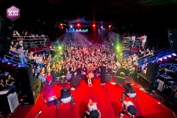 Фото з відкриття клубу «ХХІ століття»