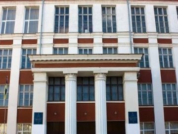 Луцьку школу просять «почекати» із ремонтом даху