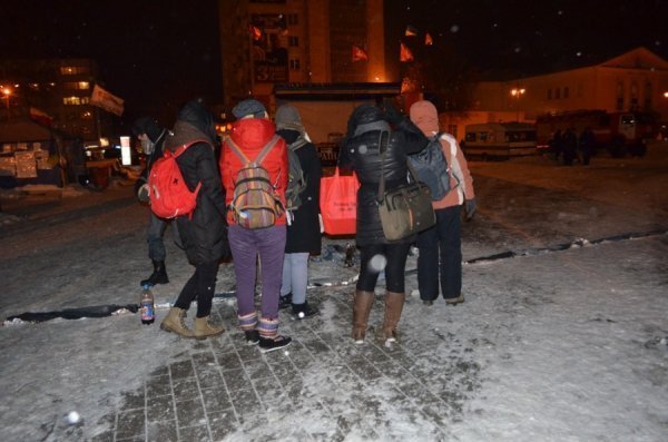 У центрі Луцька на честь Героїв Крут палав тризуб. ФОТО. ВІДЕО