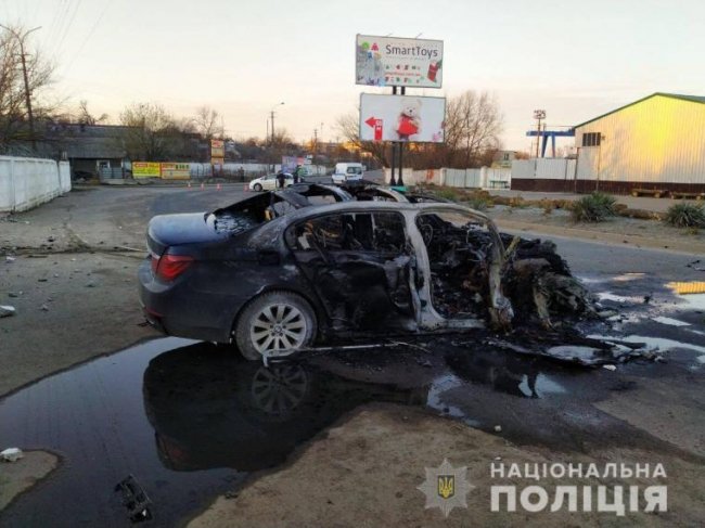 У Рівному внаслідок автопригоди вщент згорів автомобіль. ФОТО