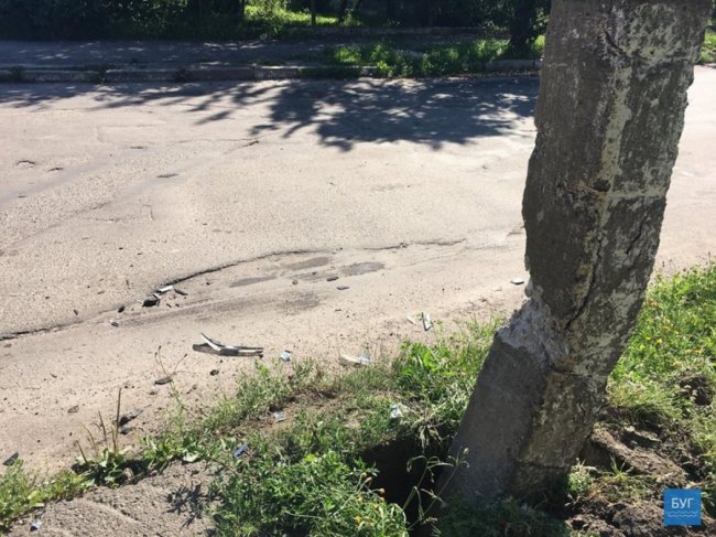 У Нововолинську швидка зіткнулася з легковиком і «влетіла» в стовп. ФОТО