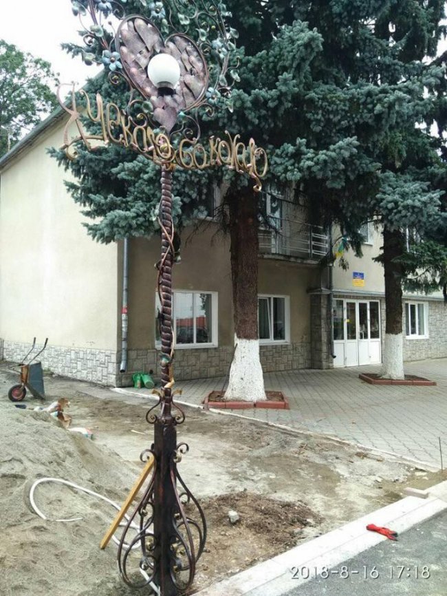 У місті на Волині встановили незвичний ліхтар. ФОТО