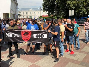 У Луцьку два дні тривають протести: мітингують біля міськради, мунварти і прокуратури. ФОТО