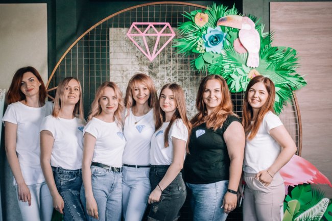 Як розкрутити Іnstagram і «напиляти» на відпочинок на островах: у Луцьку – масштабний захід для майстрів манікюру*