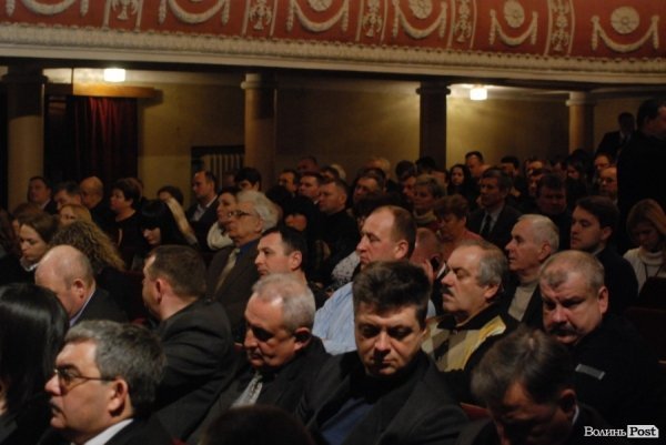 На День закоханих бізнесменам Луцька «подарували» «батіг і пряник». ФОТО