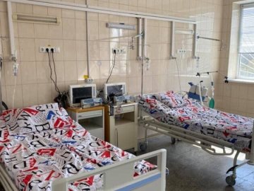 «Влада хоче, щоб люди помирали вдома?»: у Луцьку просять не закривати «ковідні» медзаклади