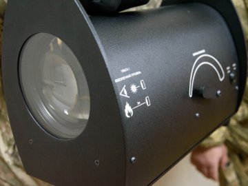 У Луцьку військовим передали пошукові прожектори