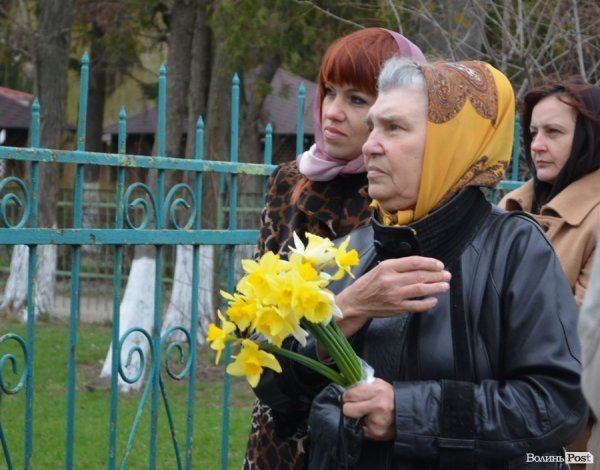 Під час хресної ходи у Луцьку окропили навіть мормонів