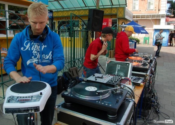 Неформальні екскурсії, музичні вулиці, історія просто неба: Луцьк заманює туристів