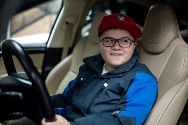 Автомобільна компанія здійснила мрію маленького важкохворого лучанина