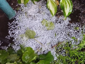 У місті на Волині випав град. ФОТО