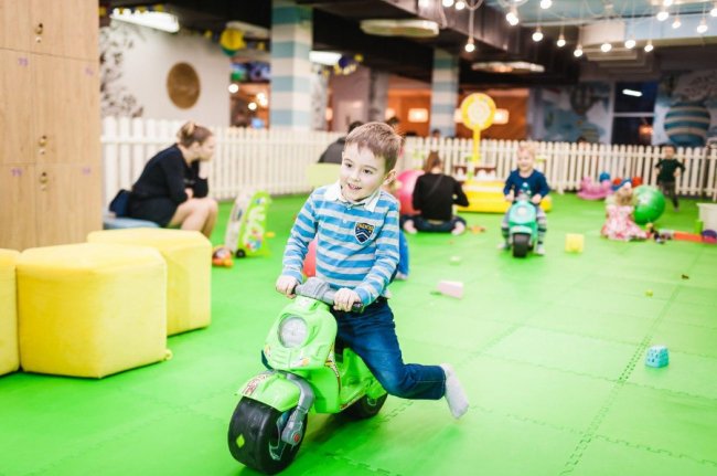 Лабіринт, художня школа, банкетний зал: що працює в дитячому розважальному комплексі у «Промені»*