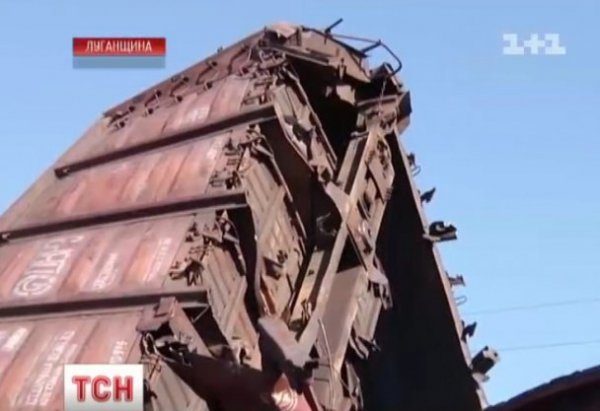 На Луганщині 14 вагонів на шаленій швидкості зійшли з рейок. ФОТО