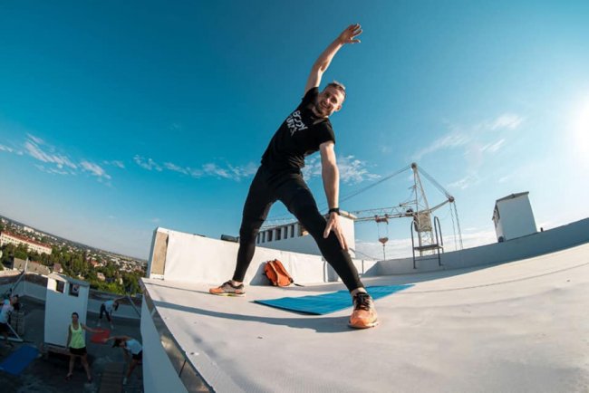 «Дух захоплювало від безмежності простору»: на даху «Супернови» влаштували ранкове тренування. ВІДЕО. ФОТО