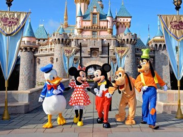 Виграй сімейну подорож у Діснейленд від ТРЦ «ПортCity»*