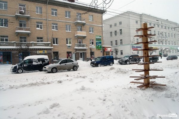 Як Луцьк замело снігом. ФОТО