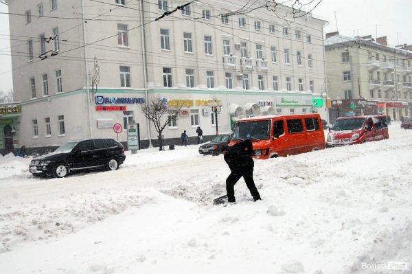 Як Луцьк замело снігом. ФОТО