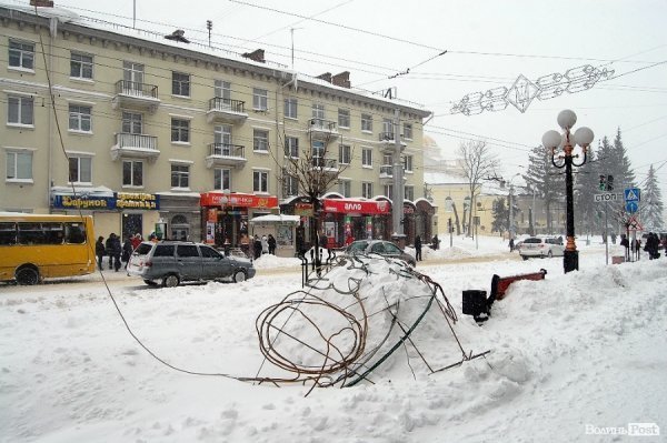 Як Луцьк замело снігом. ФОТО