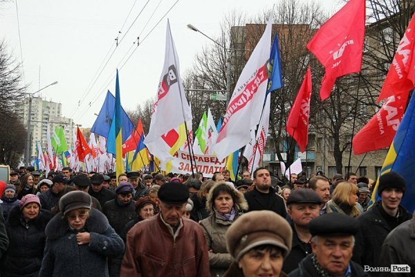 Акція «Вставай, Україно!» розпочалася в Луцьку. ФОТО. ОНОВЛЕНО