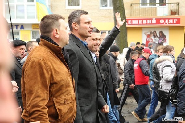 Акція «Вставай, Україно!» розпочалася в Луцьку. ФОТО. ОНОВЛЕНО