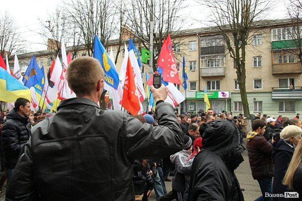 Акція «Вставай, Україно!» розпочалася в Луцьку. ФОТО. ОНОВЛЕНО