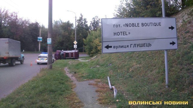 П'янючий адвокат, який на джипі перевернувся в Луцьку, втікав від патрульних. ФОТО