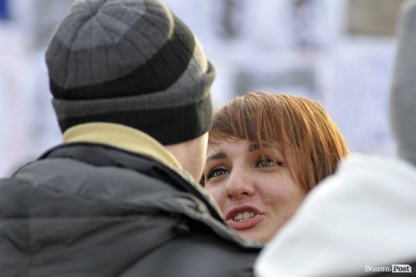 Любов на луцькому Євромайдані. ФОТО