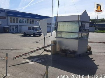 У Луцьку на Карпенка-Карого демонтували незаконні шлагбауми. ФОТО 