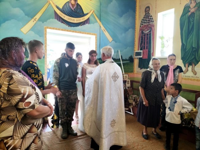 На Волині військовий одружився з коханою під час відпустки. ФОТО