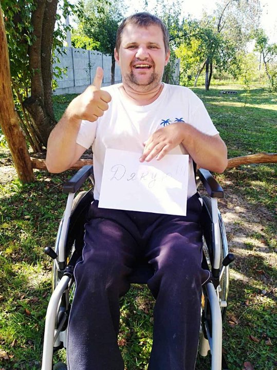 Волинянин знаходить і дарує інвалідні візки. ФОТО