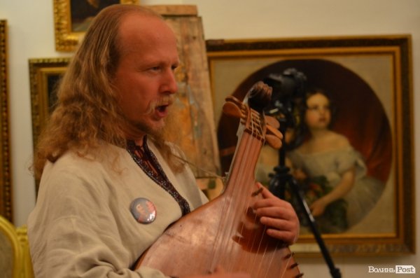 У Луцьку продавали ікони на потреби вояків АТО. ФОТО