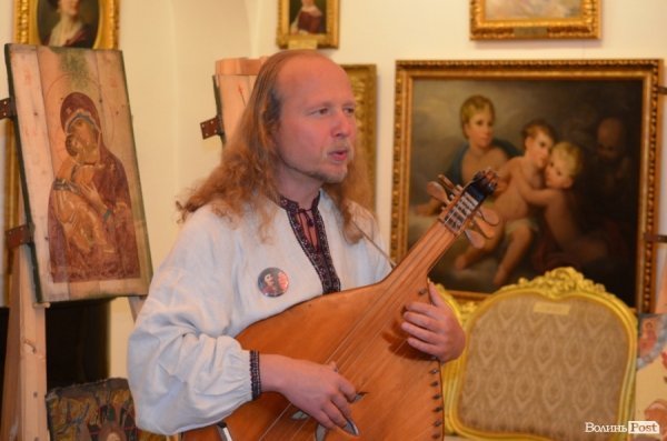 У Луцьку продавали ікони на потреби вояків АТО. ФОТО