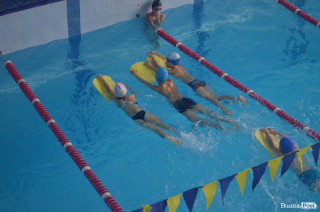 Луцькі депутати сходили в басейн і сауну. ФОТО